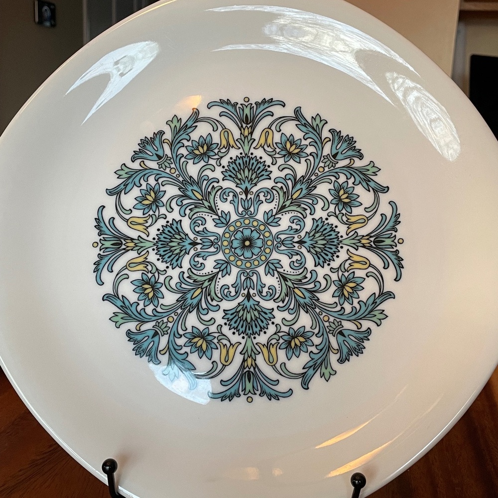 Vintage Fashion Manor “Maria” Fine China Set – 16-Piece Blue Floral Japan